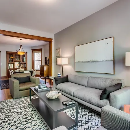 Garage Parking! Walk To Logan Square Station Great Local Restaurants And Bars * Chicago