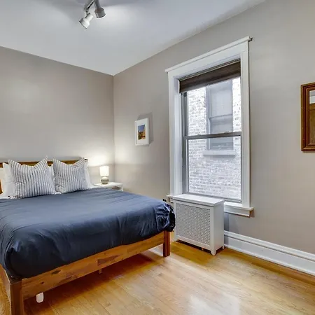 Comfortable Vintage North Side Retreat For 8 * Chicago