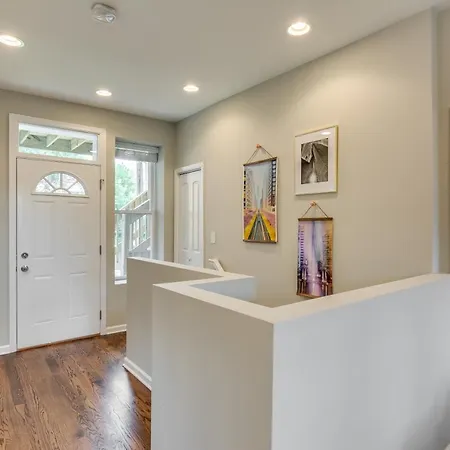 Vibrant & Stylish 4 Bed Condo Near Humboldt Park