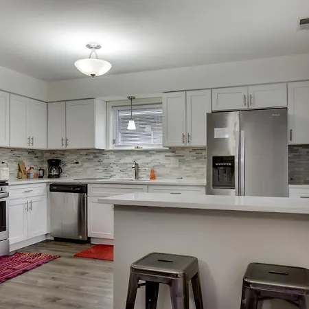 Walk To The United Center! No Easier Way To See Your Bulls And Blackhawks In Action! Apts * Chicago