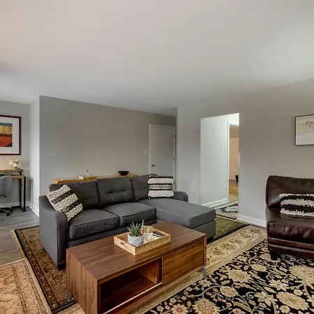 Apartment Walk To The United Center! No Easier Way To See Your Bulls And Blackhawks In Action! Apts Chicago
