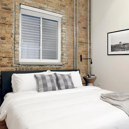 Breathtaking Getaway In Prime Lakeview Location! Apartment Chicago