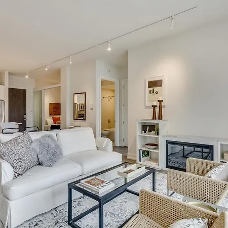 Sheridan Park Stunner! No Matter If Are In Town For Business Or Fun Has Covered Apts * Chicago
