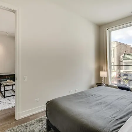 Sheridan Park Stunner! No Matter If Are In Town For Business Or Fun Has Covered Apts * Chicago