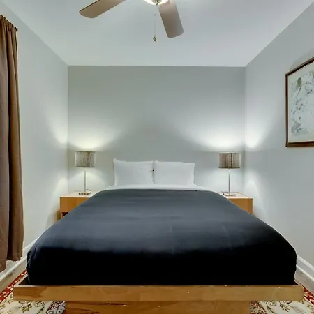 Walk To The United Center! No Easier Way To See Your Bulls And Blackhawks In Action! Apts *