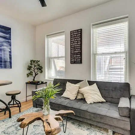 Cozy 2br West Town Apt, Ideal For Mid-term *