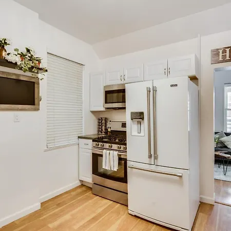 Cozy 2br West Town Apt, Ideal For Mid-term *