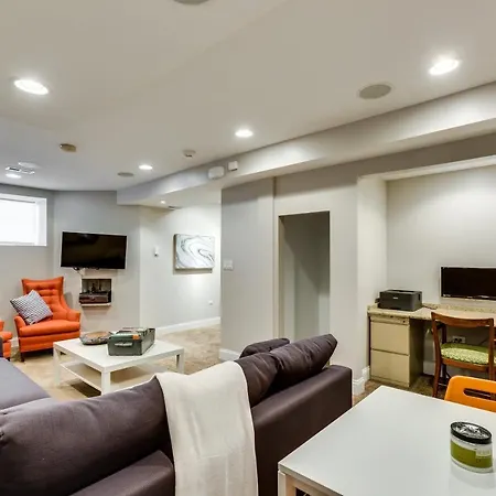 Garage Parking! Walk To Logan Square Station Great Local Restaurants And Bars Apartment
