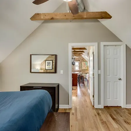 Apartment Old Town Elegance Awaits In Classic Stunner! Apts