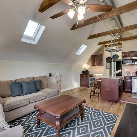Old Town Elegance Awaits In Classic Stunner! Apts * Chicago