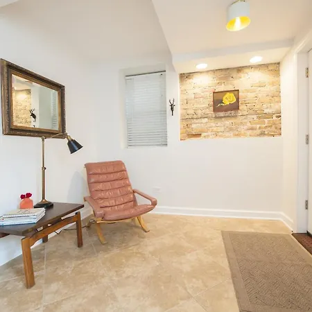 Bucktown Condo Just Two Blocks From The 'L' Apts *