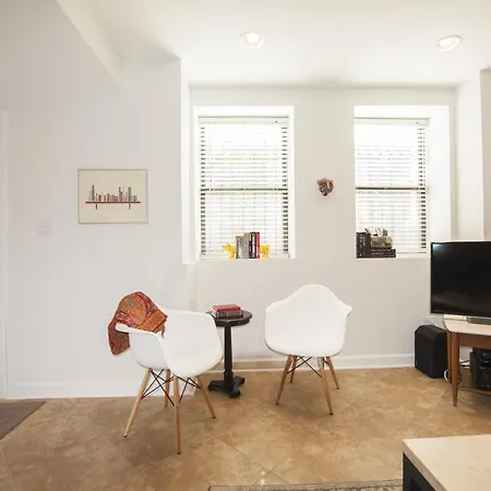 Bucktown Condo Just Two Blocks From The 'L' Apts