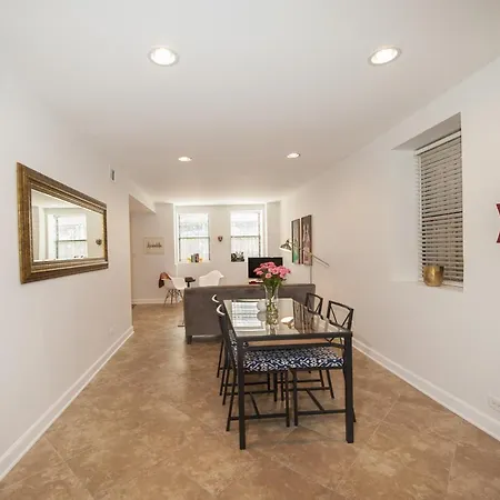 Bucktown Condo Just Two Blocks From The 'L' Apts *