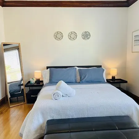 Apartment The Karlov. Gorgeous ,spacious 2bd/ 1ba W/ Parking Chicago