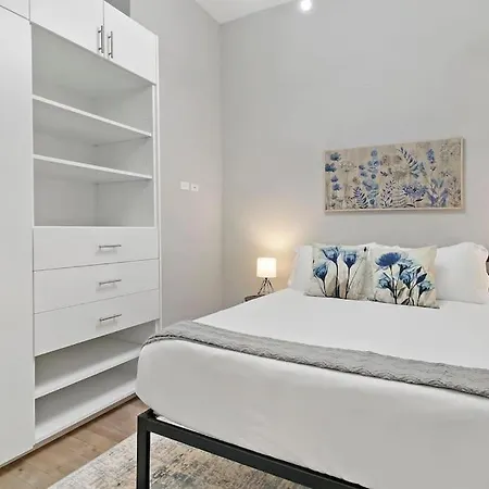 Well-equipped 2br With Laundry - Crosby 205 Apartment Chicago