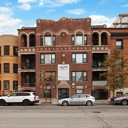 With Laundry, Near Shops! - Montrose Rep Apartment Chicago