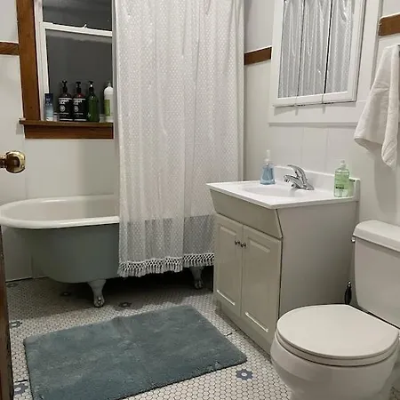 The Karlov. Gorgeous ,spacious 2bd/ 1ba W/ Parking Chicago