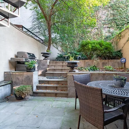 Villa Luxurious Gold Coast 4br 4-story With Parking Sleeps 12 Guests Chicago
