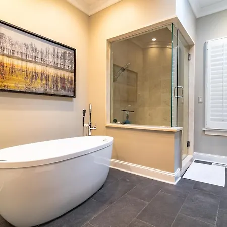 Luxurious Gold Coast 4br 4-story With Parking Sleeps 12 Guests * Chicago