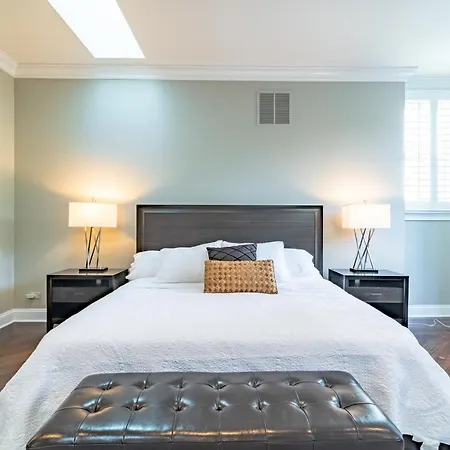 Luxurious Gold Coast 4br 4-story With Parking Sleeps 12 Guests * Chicago