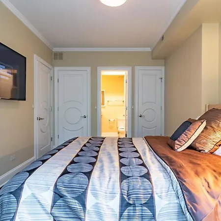Villa Luxurious Gold Coast 4br 4-story With Parking Sleeps 12 Guests Chicago