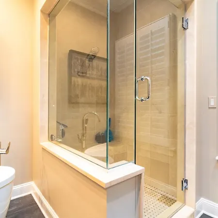Luxurious Gold Coast 4br 4-story With Parking Sleeps 12 Guests Villa Chicago