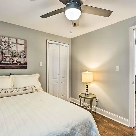 Apartment Remodeled Less Than 9 Mi To Downtown Chicago