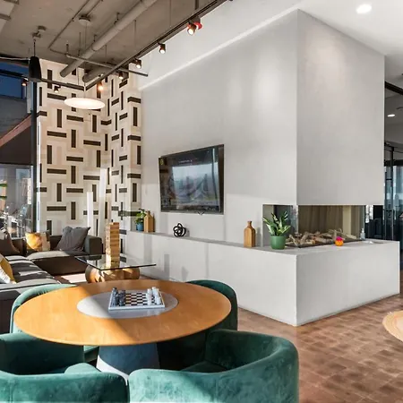 Avra Stylish Prime West Loop Location Near Union Park Chicago