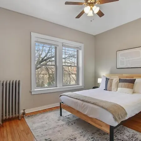 Apartment Perfect 3br In With Wifi & Laundry - Touhy 3n