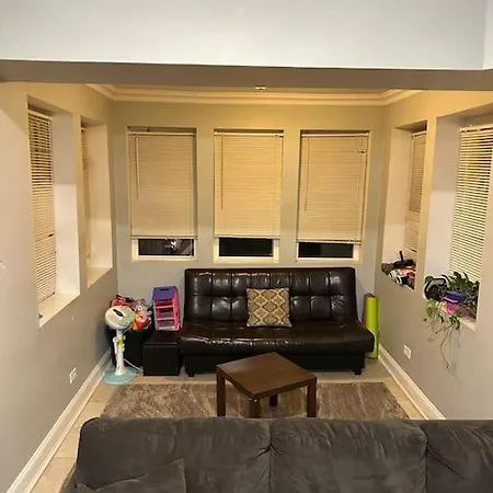 Beautiful Hyde Park Brownstone Apartment *