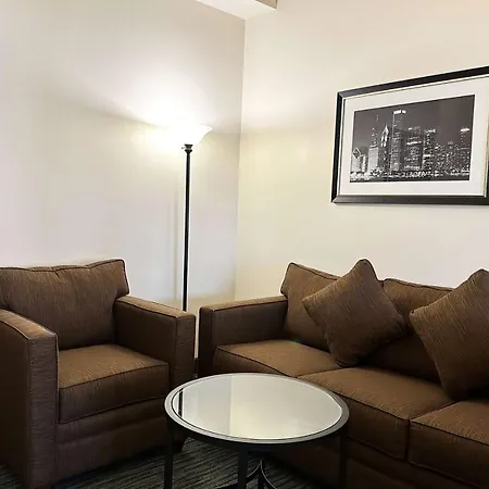 South Loop Hotel 3*