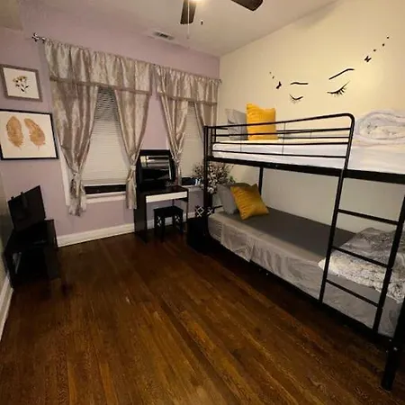 Beautiful Hyde Park Brownstone Apartment *