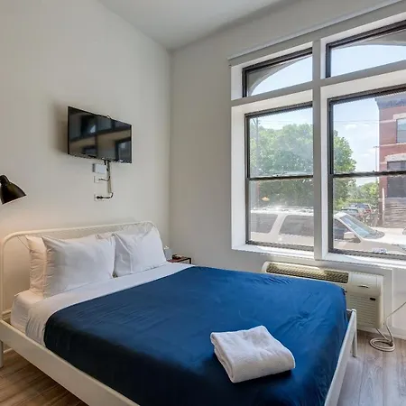 Hotel Enjoy A Romantic Getaway - This Windy City Studio Is Perfect For 2 - 747 Lofts Cabin 104 Apts *