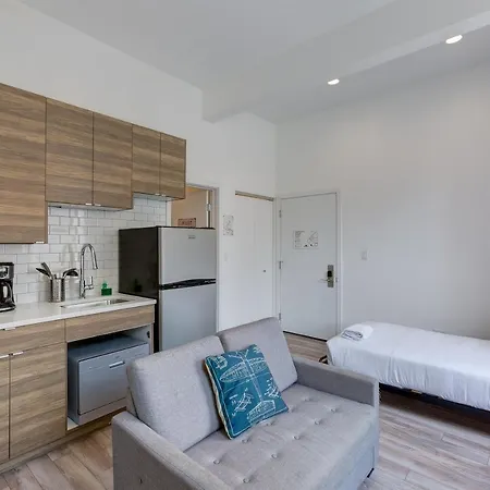 Stylish Studio Offers The Perfect Location For Your Windy City Wanderings - 747 Lofts Cabin 101 Apts *