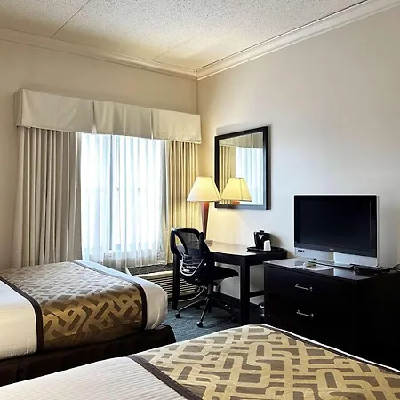 South Loop Hotel 3*