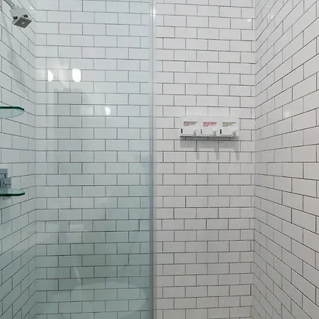 Hotel Walk To Local Hot Spots Or Public Transit - Prime Location In The Heart Of The Windy City - 747 Lofts Cabin 301 Apts