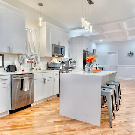 Lux Apt In Bronzeville, Min From Downtown-rsv Now! Apartment