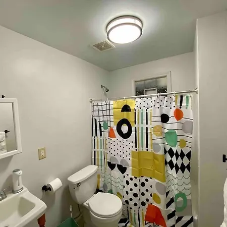 Apartment Red Line Corporate Housing *