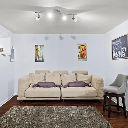 Cheerful 3-bedroom Residential Chicago