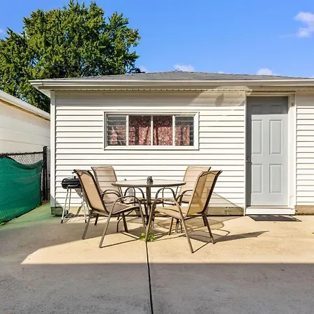 Holiday home Cheerful 3-bedroom Residential Chicago
