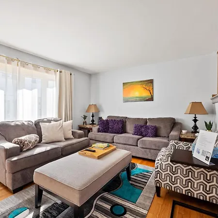 Cheerful 3-bedroom Residential Holiday home