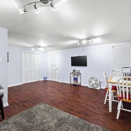 Holiday home Cheerful 3-bedroom Residential Chicago