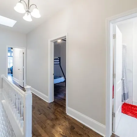 Luxury Th Is A 10-minute Drive To Dwtn, Perfect For City Access Rsv Now