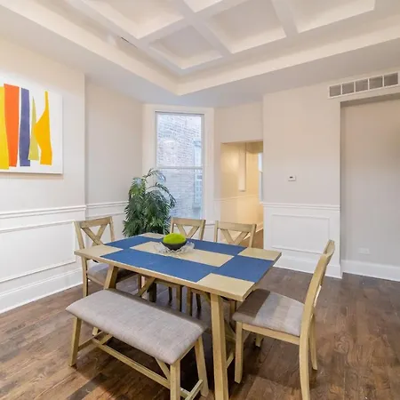 Luxury Th Is A 10-minute Drive To Dwtn, Perfect For City Access Rsv Now Apartment *