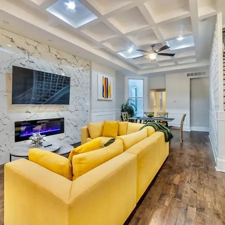 Luxury Th Is A 10-minute Drive To Dwtn, Perfect For City Access Rsv Now Chicago