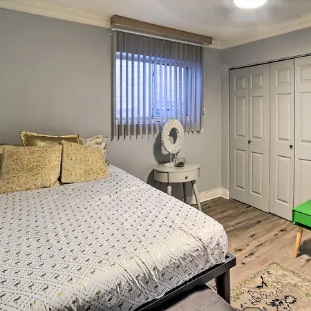 Gem Near Subway ~ 5 Mi To Downtown Apartment *