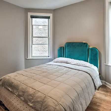 Quiet Townhome: Walk To Subway Stations *