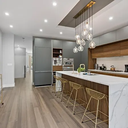 Spacious 4 Bedroom *
