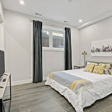Spacious 4 Bedroom Apartment *