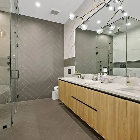Apartment Spacious 4 Bedroom *